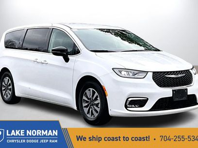 Certified 2024 Chrysler Pacifica Select