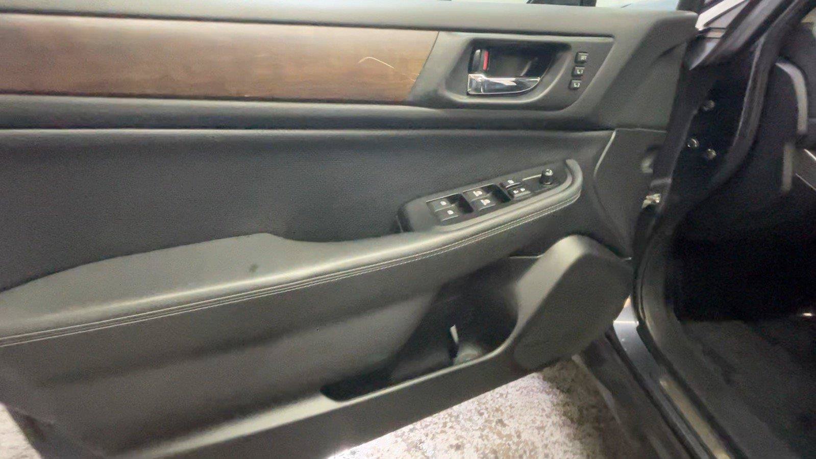 Used 2016 Subaru Outback 3.6R Limited AWD/4WD image 31