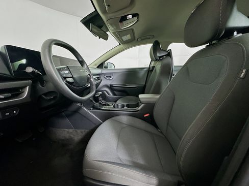 Used 2025 Kia K4 LXS image 13