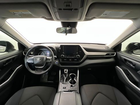 Used 2022 Toyota Highlander LE image 10