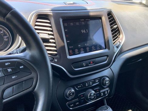 Used 2020 Jeep Cherokee Trailhawk w/ Comfort/Convenience Group AWD/4WD image 6