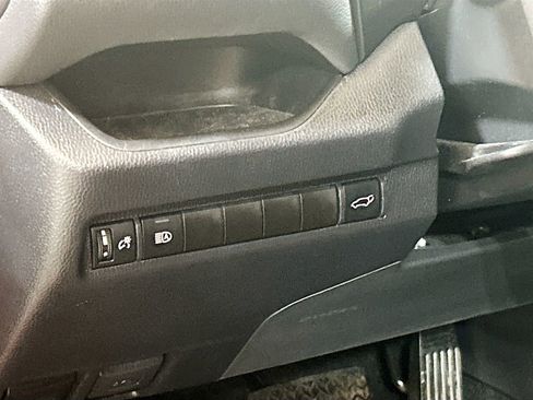 Used 2023 Toyota RAV4 XLE Premium image 8