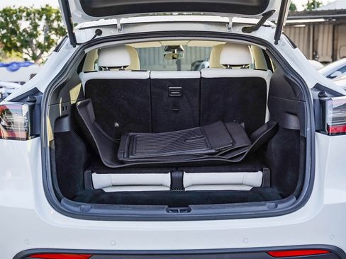 Used 2022 Tesla Model Y Long Range image 20