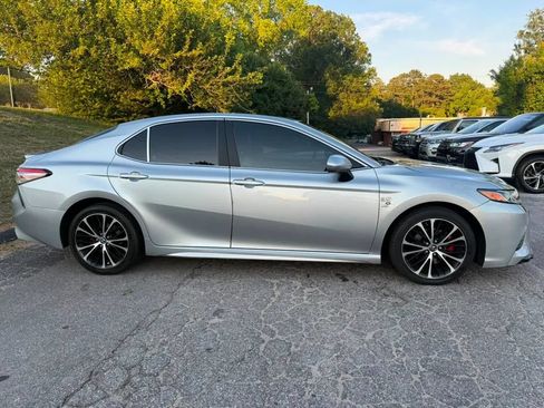 Used 2018 Toyota Camry SE FWD image 13