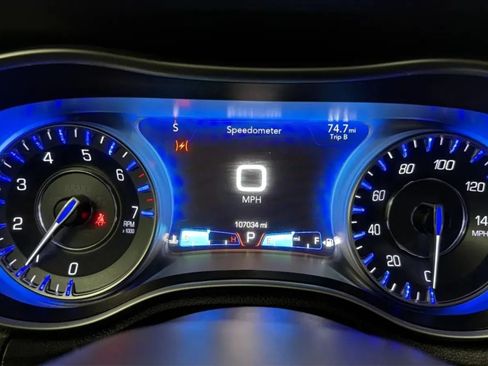 Used 2018 Chrysler 300 Touring w/ Chrome Appearance Package RWD image 10