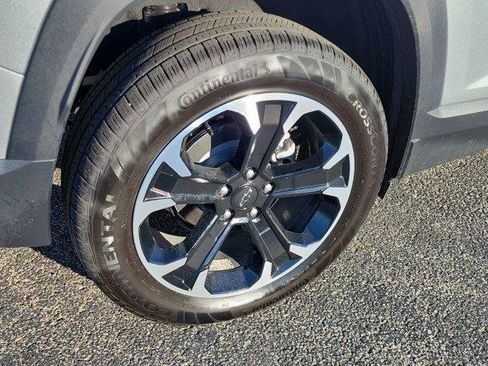 Used 2025 Chevrolet Equinox LT w/ Safety and Technology Package image 5