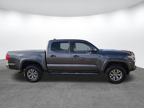 Used 2017 Toyota Tacoma SR5 image 3