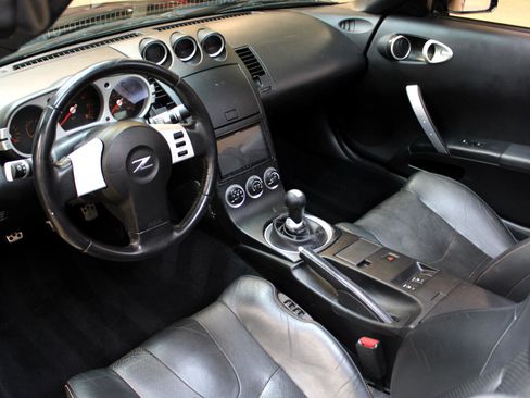Used 2004 Nissan 350Z Touring image 5
