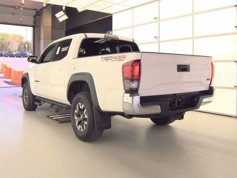 Used 2019 Toyota Tacoma TRD Off-Road image 3