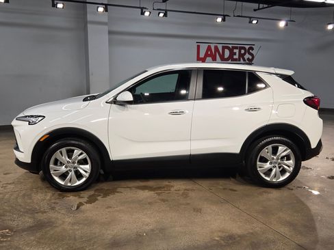 Used 2024 Buick Encore GX Preferred FWD image 4