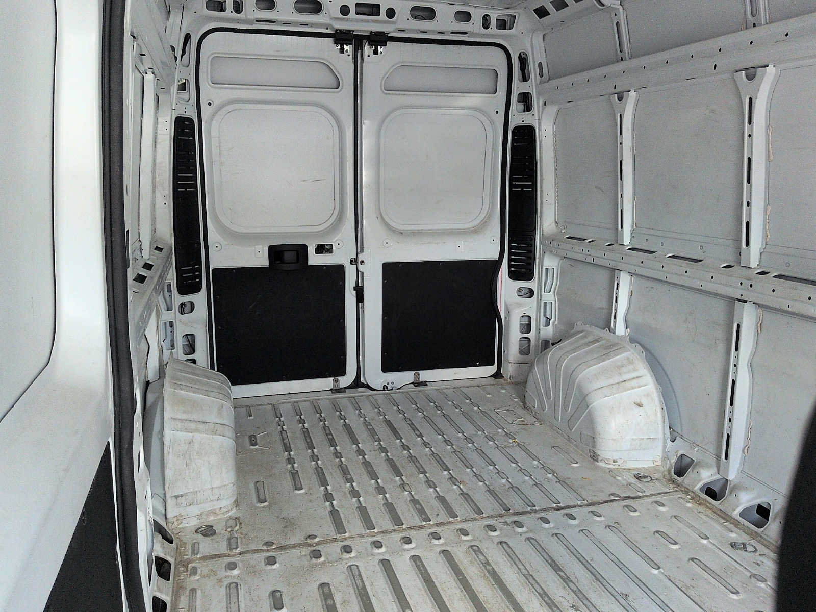 Used 2024 RAM ProMaster 2500 w/ Convenience Group FWD image 11