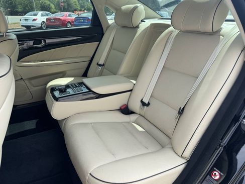 Used 2016 Hyundai Equus Signature RWD image 10