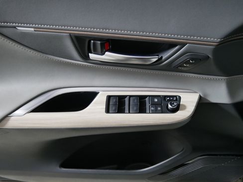 Used 2021 Toyota Venza XLE w/ Softex Package image 19