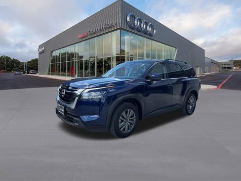Used 2025 Nissan Pathfinder SV FWD image 1
