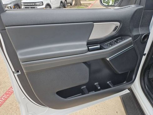 Used 2025 Ford Expedition Active AWD/4WD image 14
