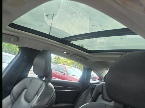 Used 2018 Volvo S90 T5 Momentum w/ Convenience Package image 9