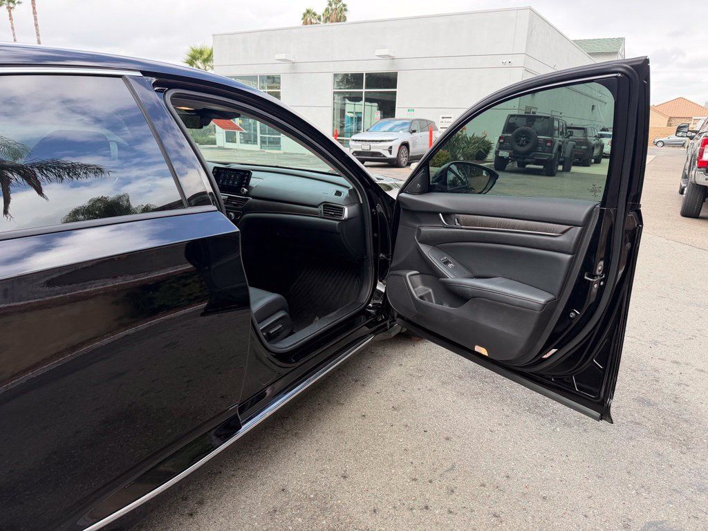 Used 2022 Honda Accord Touring image 18