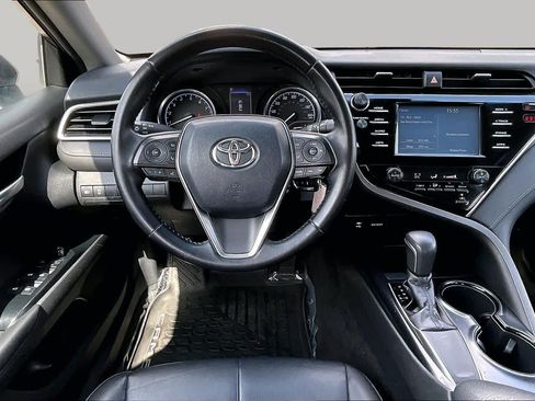 Used 2018 Toyota Camry SE FWD image 5