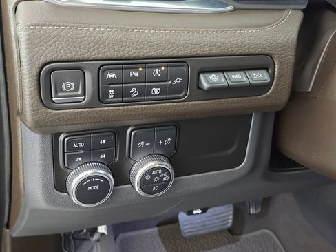 Used 2022 GMC Yukon XL Denali AWD/4WD image 26