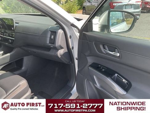 Used 2022 Nissan Pathfinder SL AWD/4WD image 14