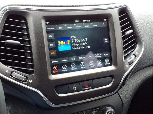 Used 2019 Jeep Cherokee Trailhawk w/ Cold Weather Group AWD/4WD image 11