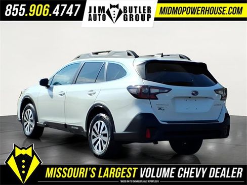 Used 2020 Subaru Outback Premium image 4