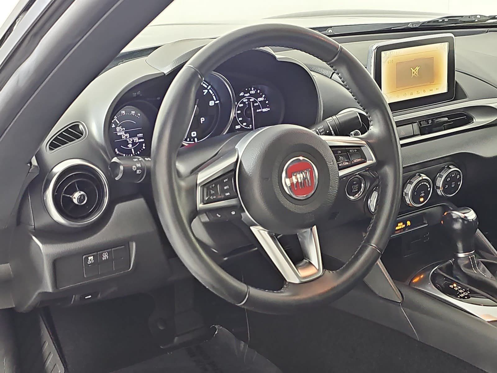 Used 2018 FIAT 124 Spider Classica w/ Technology & Siriusxm Group RWD image 13