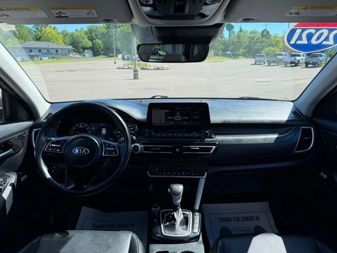 Used 2021 Kia Seltos SX w/ SX Sunroof Package AWD/4WD image 4