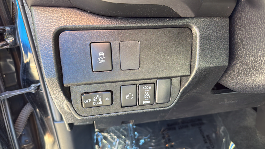 Used 2022 Toyota Tacoma TRD Off-Road AWD/4WD image 19