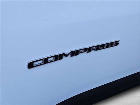 Used 2022 Jeep Compass Latitude image 30