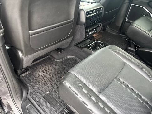 Used 2024 Jeep Wagoneer Series II w/ Convenience Group I AWD/4WD image 19