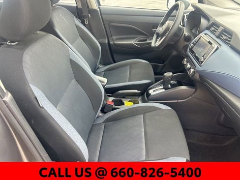 Used 2023 Nissan Versa SV image 6