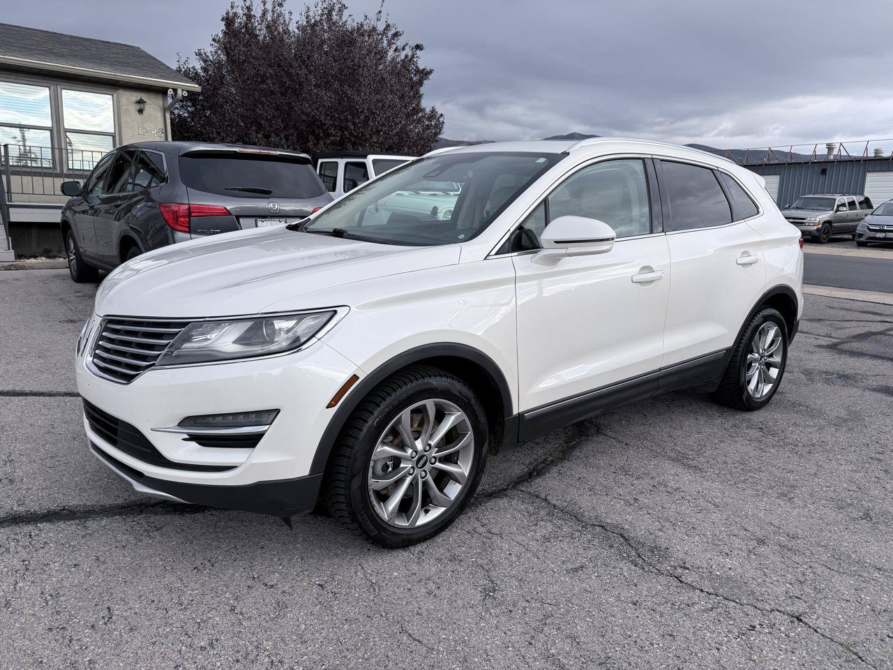 Used 2017 Lincoln MKC Select w/ Select Plus Package AWD/4WD image 1