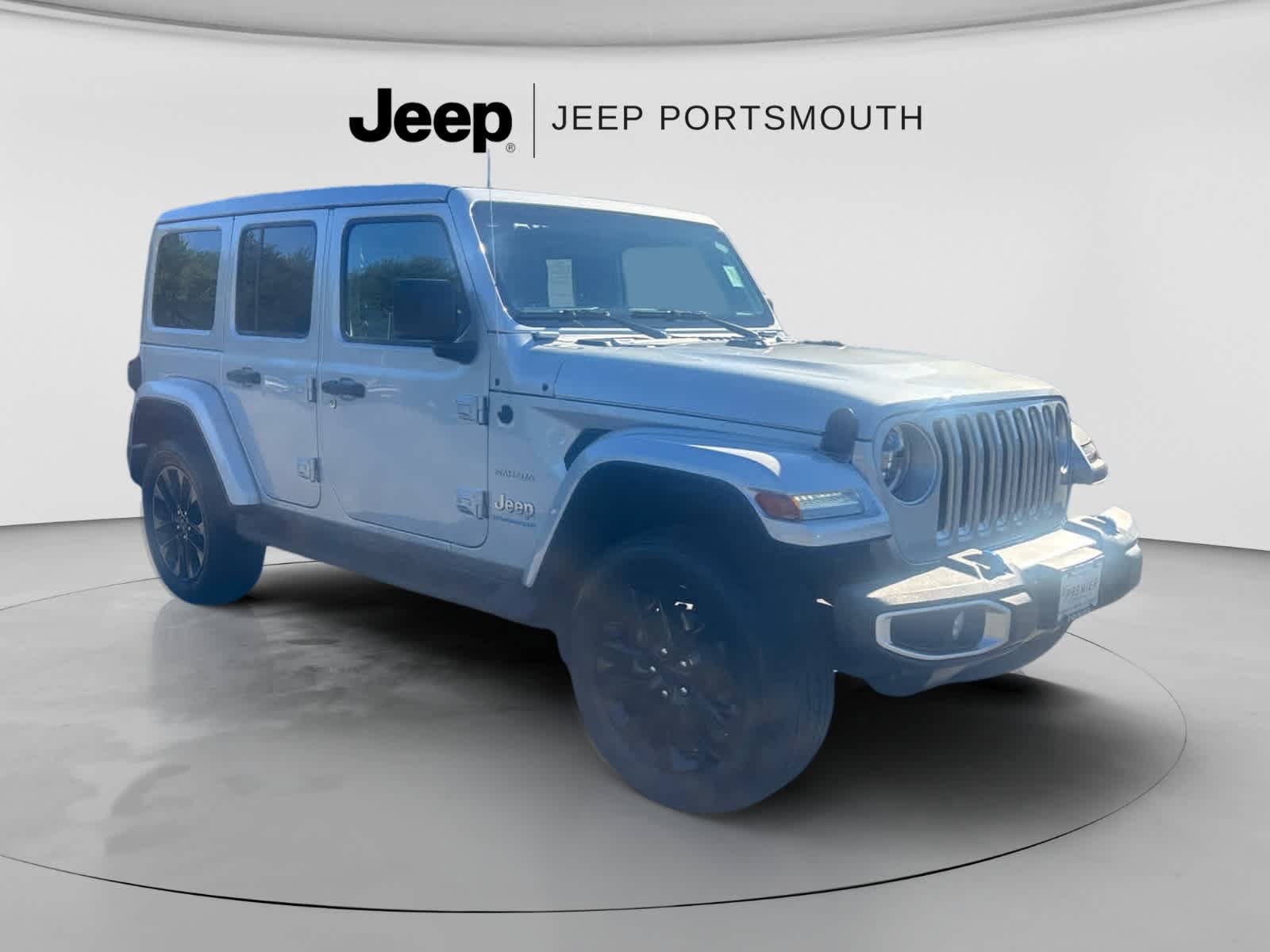 Used 2023 Jeep Wrangler Unlimited Sahara w/ Cold Weather Group AWD/4WD image 1