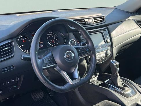 Used 2019 Nissan Rogue SV w/ Premium Package image 10