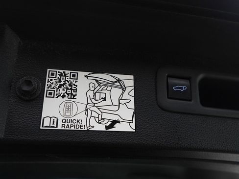 Used 2022 Toyota Highlander Platinum image 11