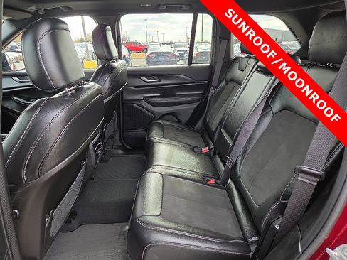 Used 2023 Jeep Grand Cherokee Altitude image 10