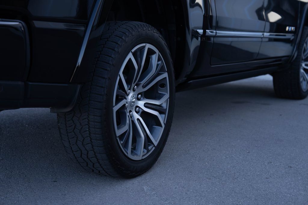 Used 2025 RAM 1500 Tungsten w/ Off Road Group AWD/4WD image 10
