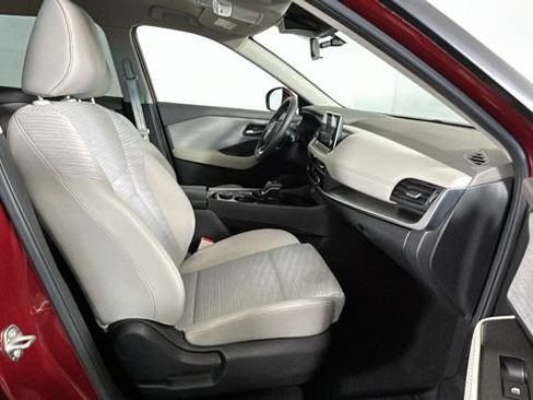 Used 2023 Nissan Rogue SV AWD/4WD image 30