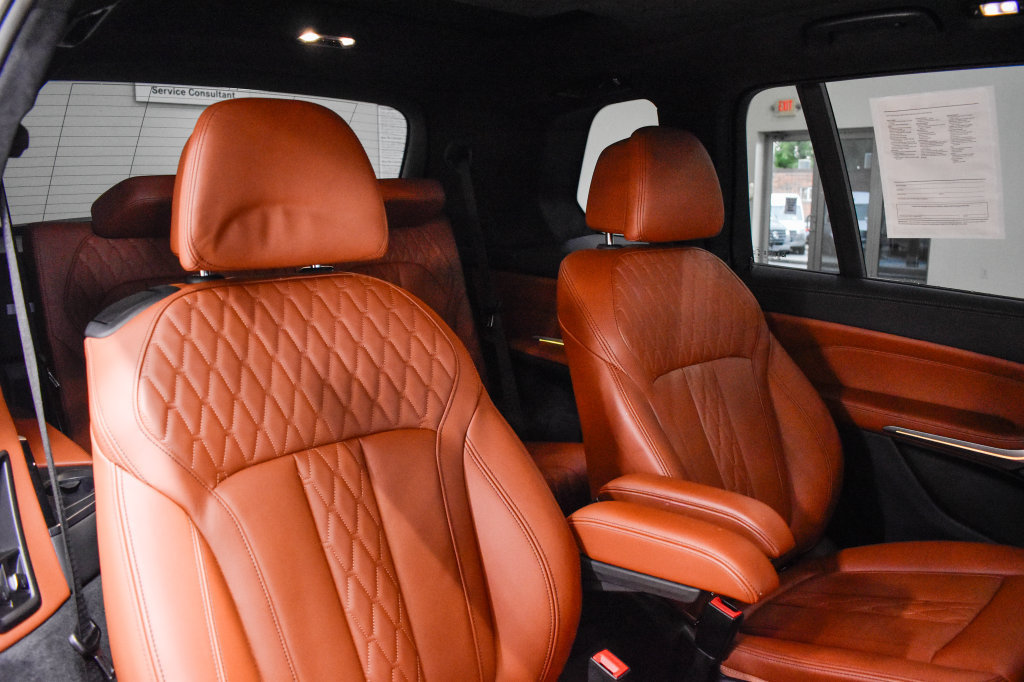 Used 2023 BMW X7 M60i w/ Executive Package AWD/4WD image 28