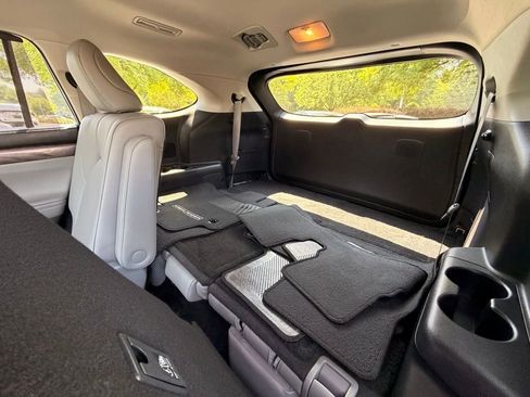 Used 2023 Toyota Highlander Limited FWD image 12