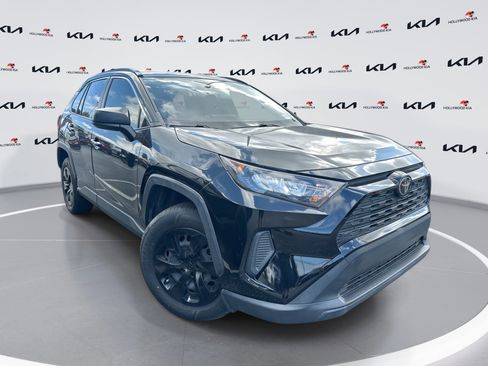 Used 2020 Toyota RAV4 LE image 1
