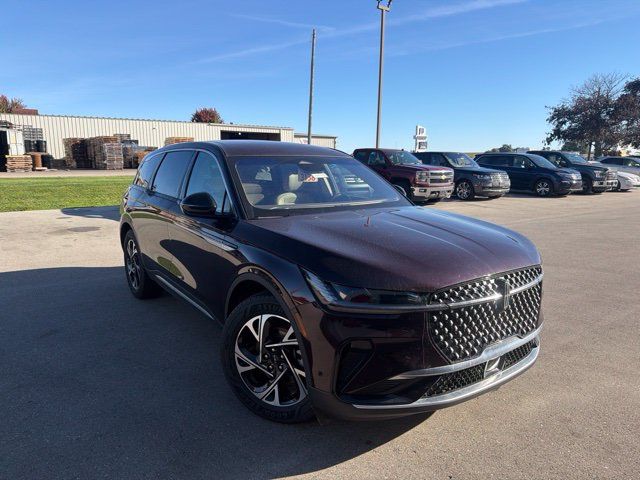 Used 2024 Lincoln Nautilus Premier AWD/4WD image 2