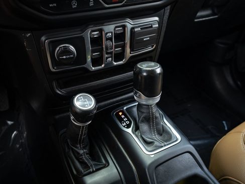 Used 2021 Jeep Wrangler Unlimited Sahara AWD/4WD image 26