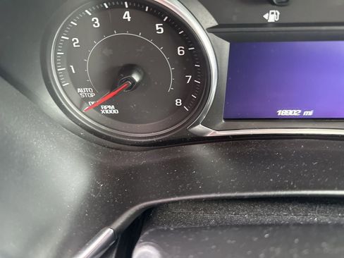 Used 2020 Chevrolet Equinox LT w/ Driver Convenience Package image 6