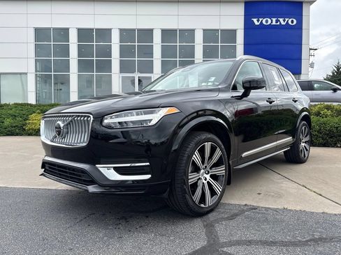Certified 2025 Volvo XC90 T8 Plus w/ Protection Package Premier AWD/4WD image 42