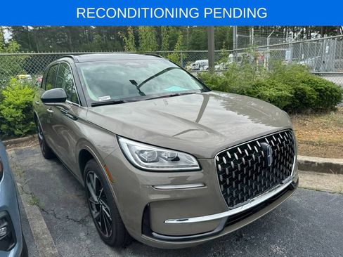 Used 2025 Lincoln Corsair Grand Touring AWD/4WD image 2