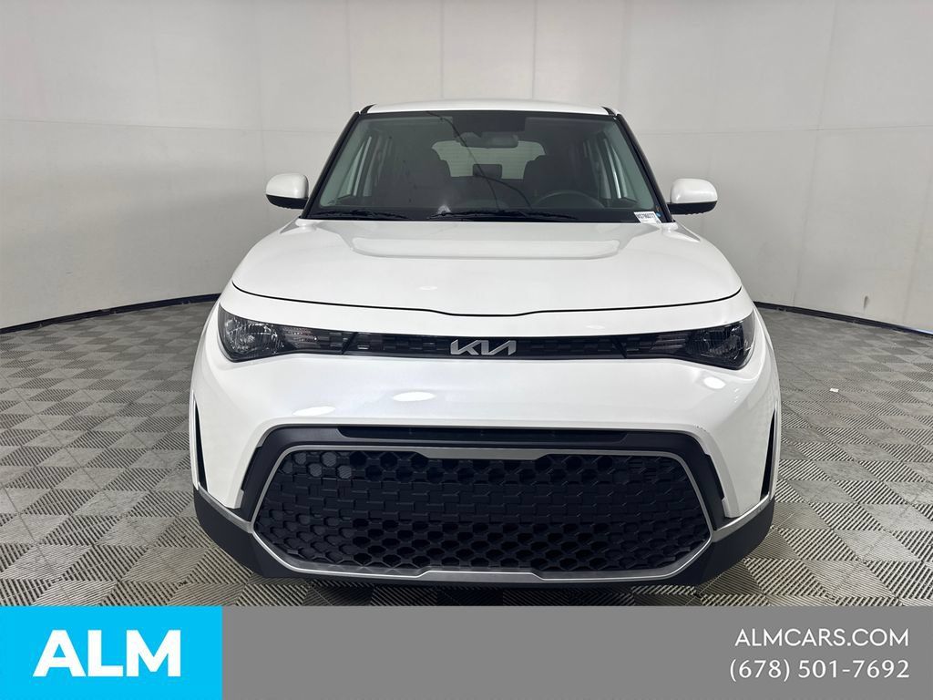 Used 2025 Kia Soul LX w/ LX Technology Package FWD image 2