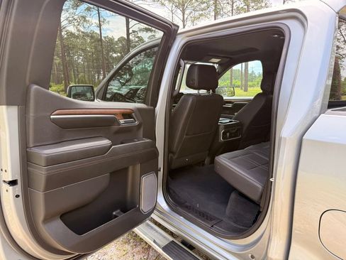 Used 2023 Chevrolet Silverado 1500 High Country w/ Technology Package AWD/4WD image 14