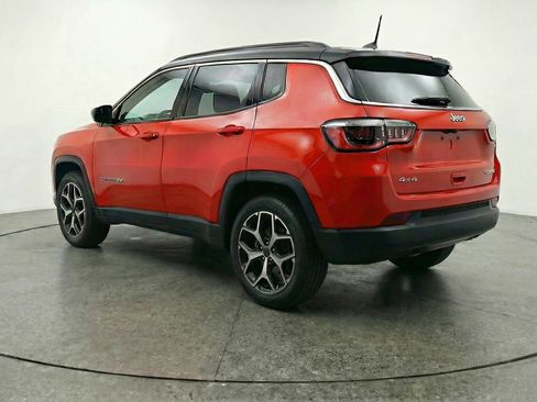 Used 2025 Jeep Compass Limited image 5